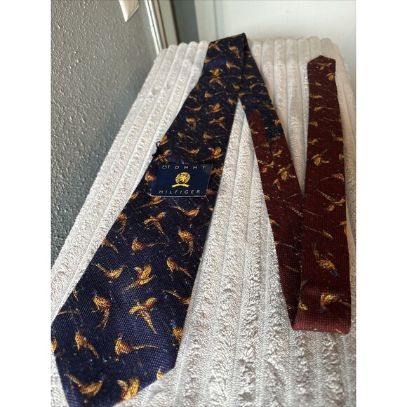 Vintage Tommy Hilfiger Two Tone Blue/Maroon Mens Neck Tie Made In USA Pheasants - Picture 1 of 16